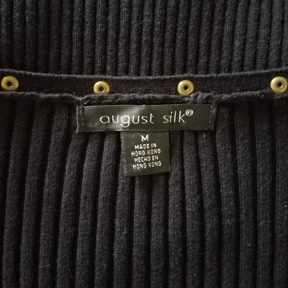 Versatile Black Sweater - Picture 5 of 7
